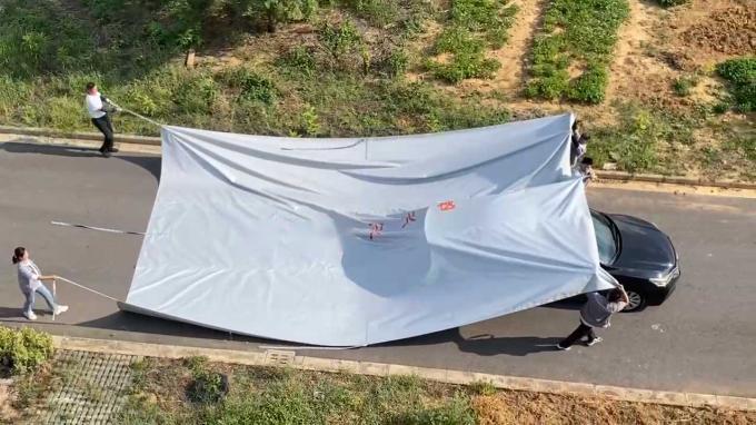 ¿Por qué necesito una manta ignífuga para combatir incendios en vehículos eléctricos?